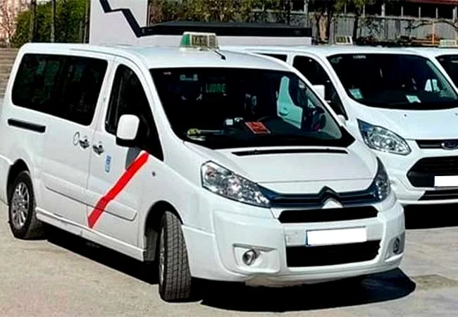 Vehículo de Taxi Nuevo Baztán preparado para diferentes necesidades